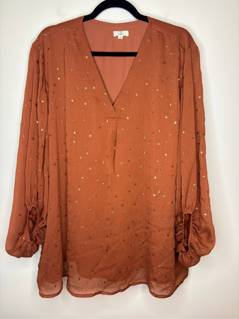 Entro Women's Rust Brown V-Neck Blouse With Gold Stars Size 1X